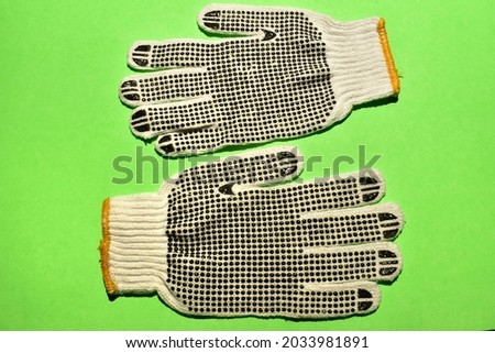 gloves that are usually used by workers such as construction workers, farmers, lift workers and others