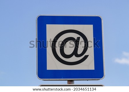 internet road sign symbol website