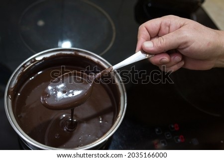 The process of making chocolate glaze. Step by step. The ingredients are mixed in a saucepan. Warm up slowly to dissolve.