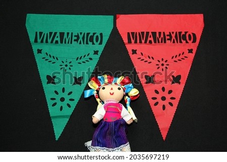 Tricolor decorative ornaments for Mexican parties in green, white and red: Pennants that say "Long live Mexico", bow tie, pinwheels, handmade doll
