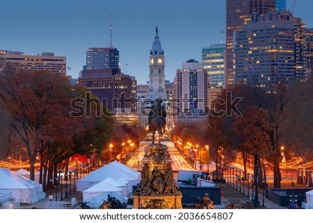 Philadelphia, Pennsylvania, USA in autumn overlooking Benjamin Franklin Parkway.