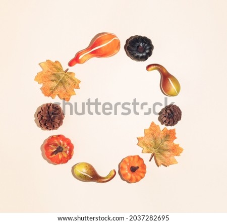 Autumn round frame made of pine cones, pumpkins, leaves and gourds. Minimal holiday concept. Nature flat lay. Creative circle layout with copy space.