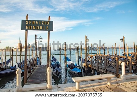 Servicio Gondole - engl: gondola service - signage at St. Mark's square in Venice, Italy