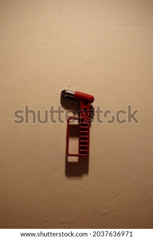 hammer breaker fire extinguisher storage cabinet that is placed on the wall.