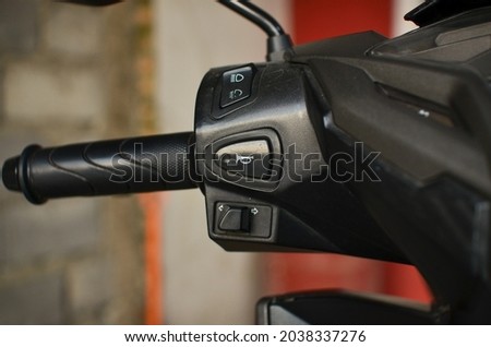 close up picture of horn button and turn signal button of automatic motorcycle