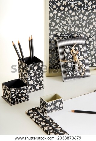 Home office kit with pencil holder and notepads, covered with black and white flower pattern
