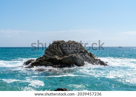waves splashes on rock in sea shore, pretty calm sea Royalty-Free Stock Photo #2039457236