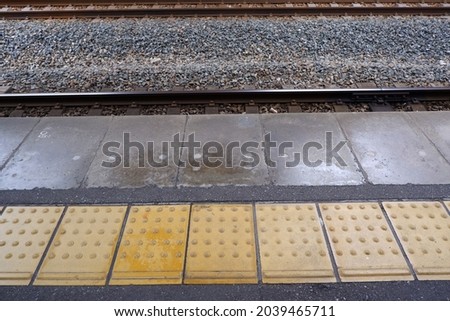 Braille block at the train station (barrier-free)1