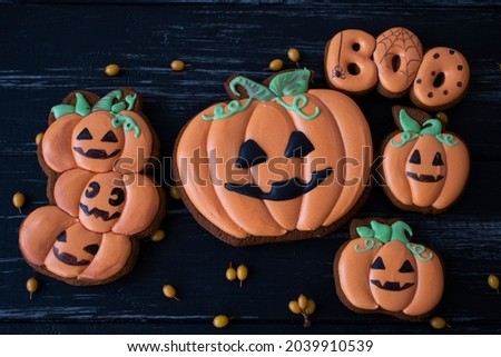 gingerbread cookie for halloween berries and thorns treat to children on a black table