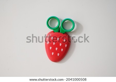 place to put strawberry shaped scissors