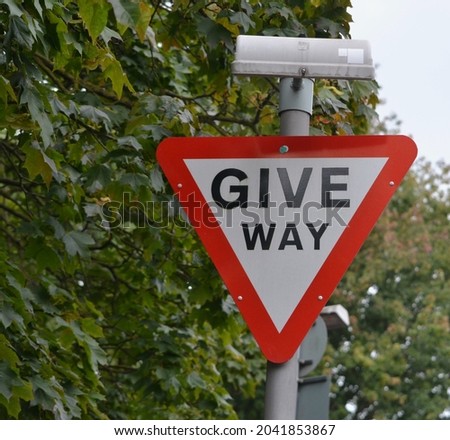 Traffic Sign UK: Give Way Sign