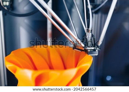 working 3d printer head, close-up view
