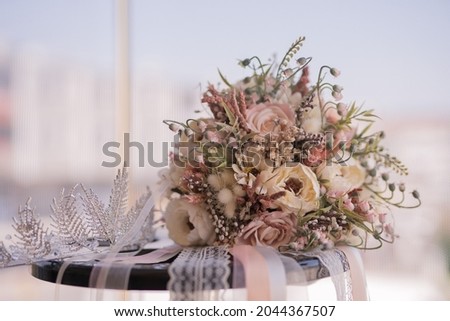 Wedding bridal bouquet flowers and rings 