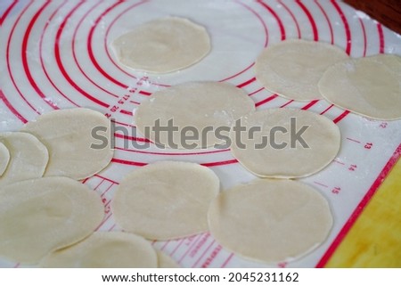 Tutorial of making dumplings with hand