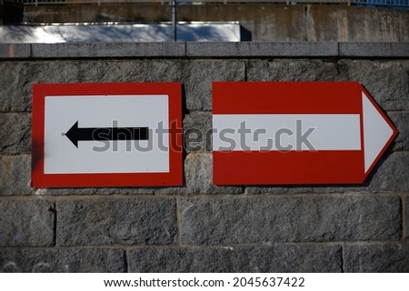 Two arrows pointing in opposing directions showing river navigation priorities on the Rhone in Geneva, Switzerland