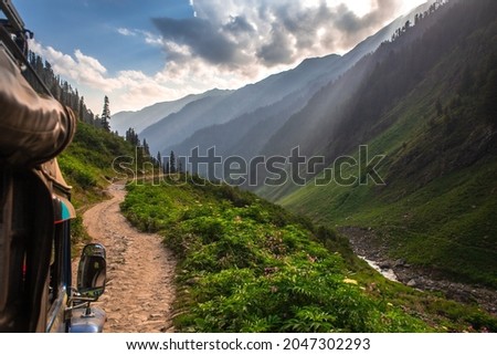 travelling by jeep in kashmir