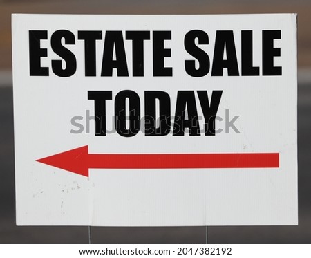 ESTATE SALE
SIGN WITH POINTING ARROW