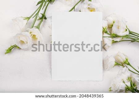 Vertical empty 7x5 card mockup with blooming white eustoma lisianthus flowers, design element for wedding invitation, thank you or greeting card. Spring background Royalty-Free Stock Photo #2048439365