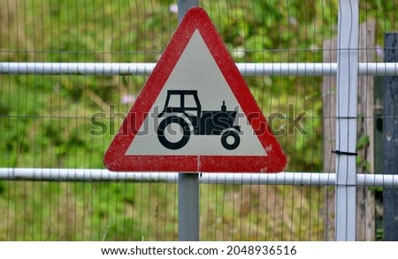 Traffic Sign UK: Beware Tractor 