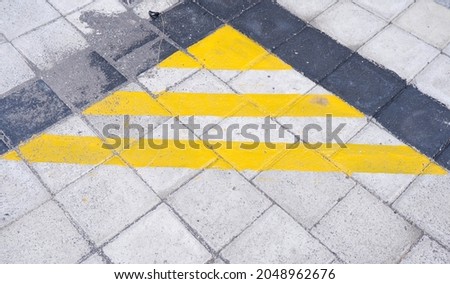 Speed ​​hump road markings. Usually seen in private roads, parking lots, built areas, which are designed to increase safety.
