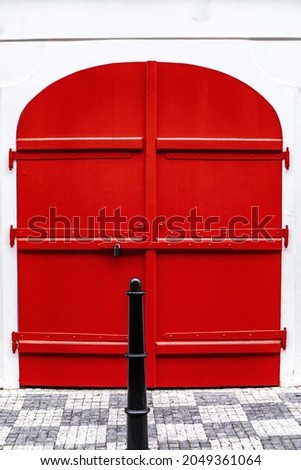 red street door, minimalistic photo