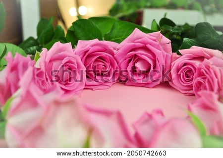 Composition of pink roses in circle on the table 