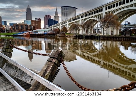 Downtown skyline and Detroit Superior Bridge (officially known as the Veterans Memorial Bridge) over Cuyahoga River in Cleveland, Ohio, USA.