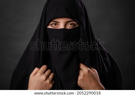 BURQA Stock Photos and Images - Avopix.com