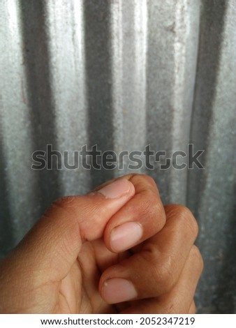 photo of left hand holding