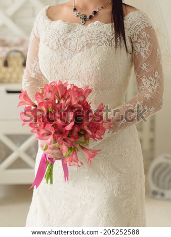 bride in lace dress with bouquet