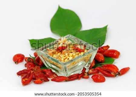 Itching powder (hairy fruit seeds) from rose hips
