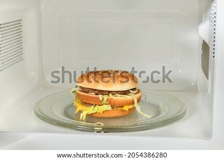 Hamburger to be reheated in microwave
