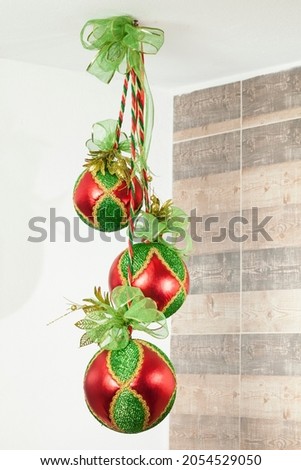 Christmas Decoration - Garland With Three Large Christmas Balls
