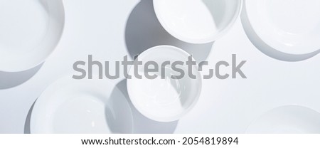 Empty white plates, dishes on a white background. Top view, flat lay. Banner.