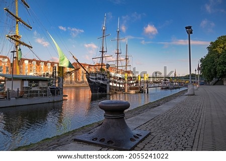 Promenade with sailing ships near Bremen's old town