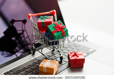 Black friday mini shopping bags in cart on the keyboard Online shopping ideas and home delivery services during the holidays. Royalty-Free Stock Photo #2055504500