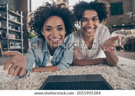 Photo portrait young couple laying on floor using computer talking on video connection