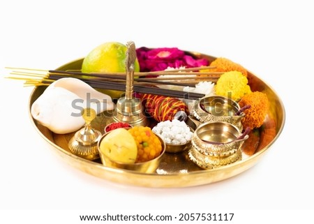Decorated Golden Pooja Ki Thali Decorated With Mithai, Diya, Deep, Flowers, Genda Phool, Shankh, Roli, Kumkum, Agarbatti, Ghanti, Raksha, Moli. Theme For Navratri, Dussehra Puja, Karva Chauth, Teej