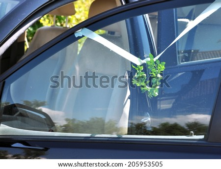 part of wedding car with a flower