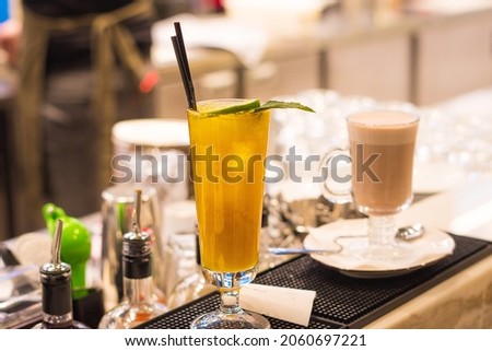 cocktail bar orange drink restorant