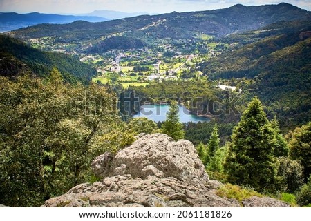 lake in the middle of mountains and green forest and a town in the background mineral del chico hidalgo beautiful landscape Royalty-Free Stock Photo #2061181826