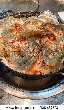 It's a picture of shrimp and shellfish in Korea.