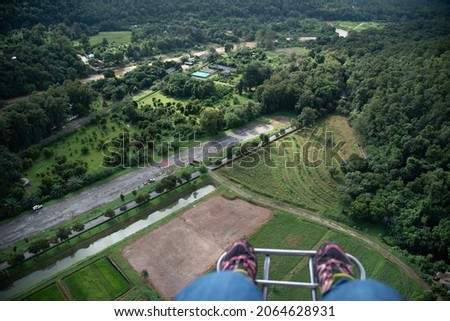 camera photo High angle view of the paramotor Flying to take pictures in Mae Hong Son Province.