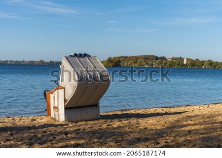 Autumn mood at the bathing area on the Prinzeninsel in the Großer Plöner See. Beach chairs invite you to linger