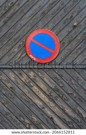 parking prohibited sign on the wooden wall.