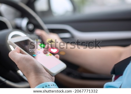 Male businessmen who use phones, social media concepts, smartphones, social media while in the car, social networking concepts with smartphones