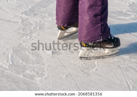 childrens feet in ice skates