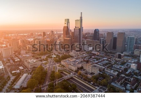 Philadelphia, Pennsylvania Sunset Skyline Cityscape with Skyscrapers and Clear Sunset Sky. Beautiful Sunset Light.