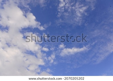 Beautiful images of the sky, cloudy, gloomy sky, with shades of deep blue. Pictures to take print and hang for good decor.