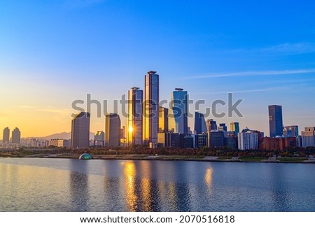 Cityscape night view of Yeouido, Seoul at sunrise time